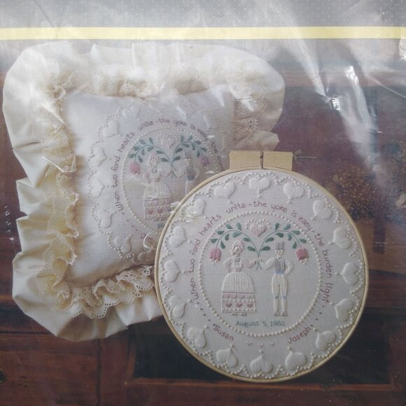 Vintage NIP Craft Kit, Sunset Stitchery 1983, Folk Art Wedding Ring 12in, Needle - Picture 2 of 3